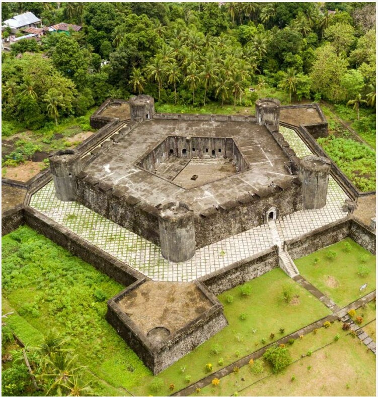 Banda Besar & Fort Hollandia - 1