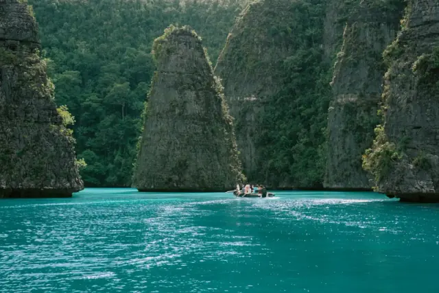 5-Day Central Raja Ampat Explorer Yacht Charter Itinerary