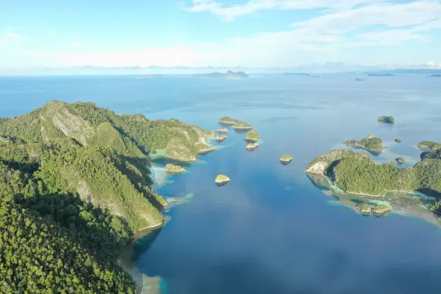 Aliikai Voyage — 7-Day North & Central Raja Ampat