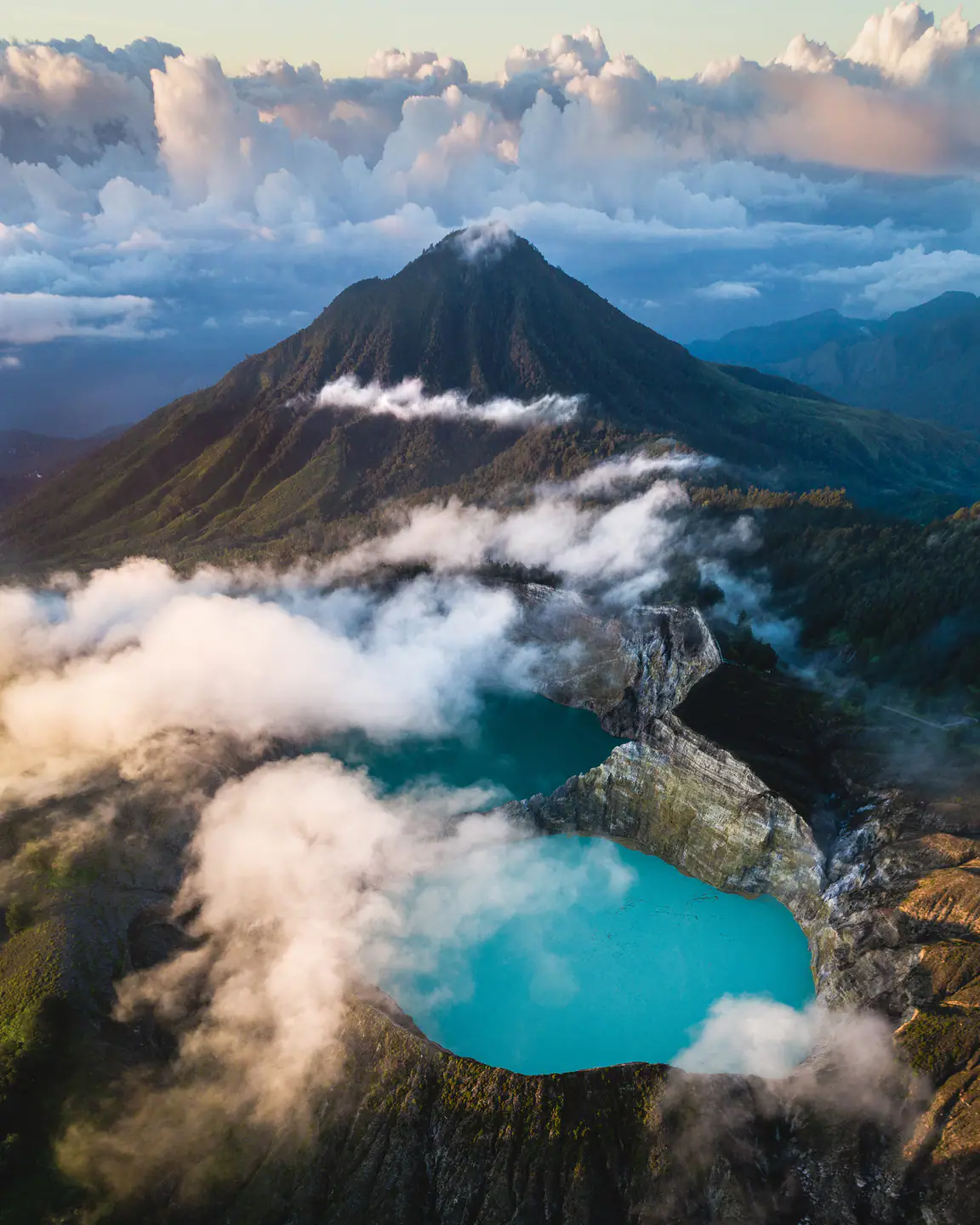 Kelimutu volcanic crater lake turquoise water Flores Indonesia near Komodo