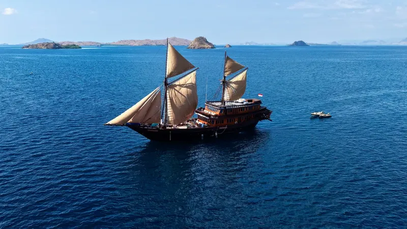 Alila Purnama luxury yacht charter Indonesia