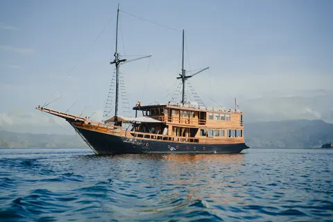 Augustine private yacht charter in Indonesia