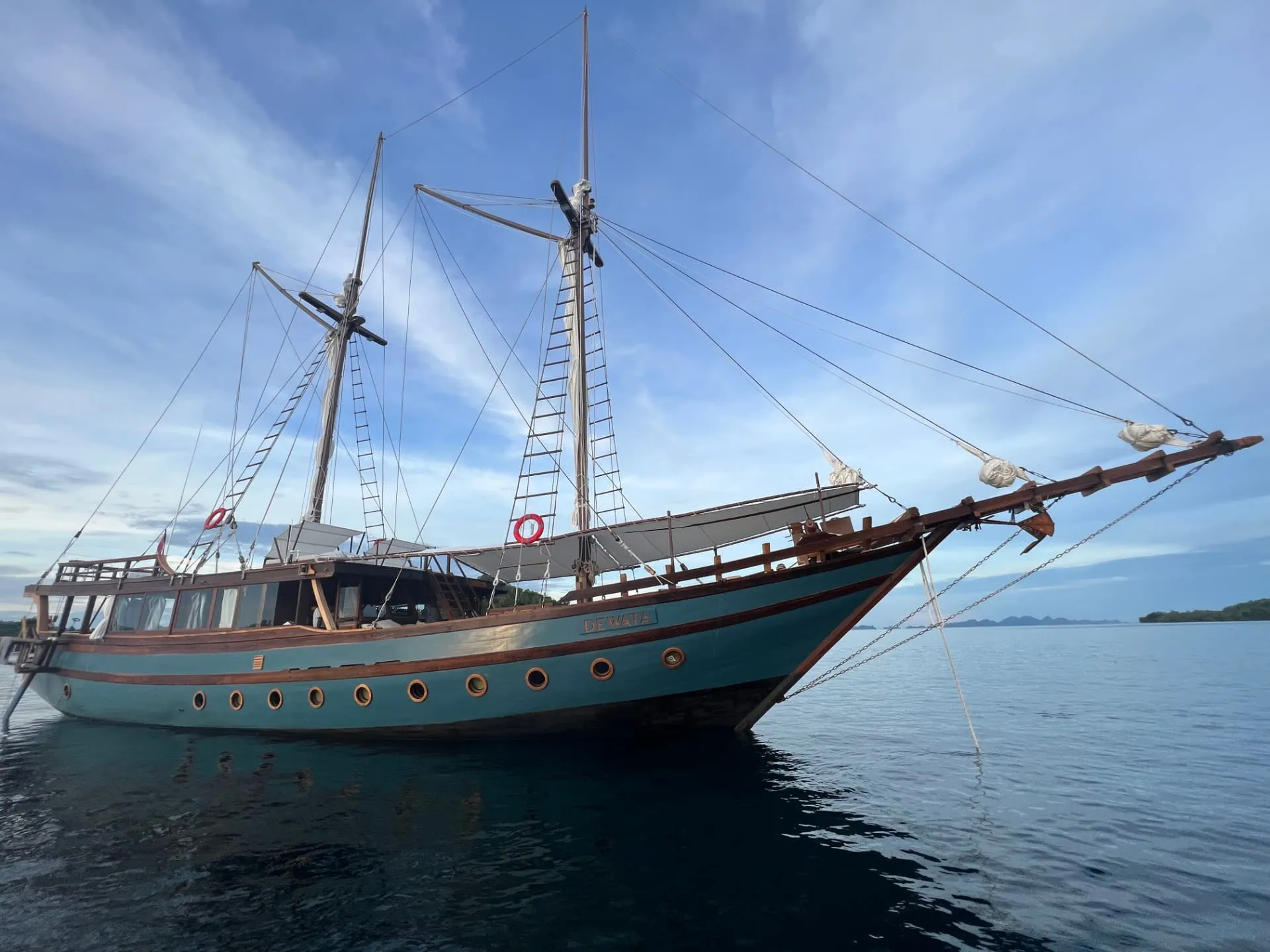 Dewata yacht photo 3