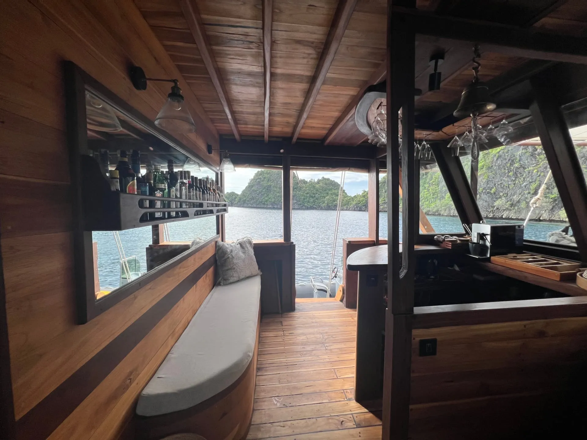 Dewata yacht photo 7