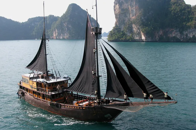 EL ALEPH luxury yacht charter Indonesia