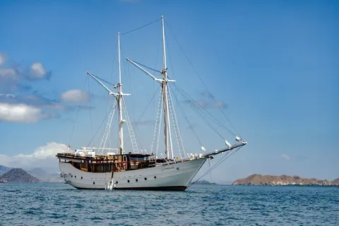 Jakare private yacht charter in Indonesia