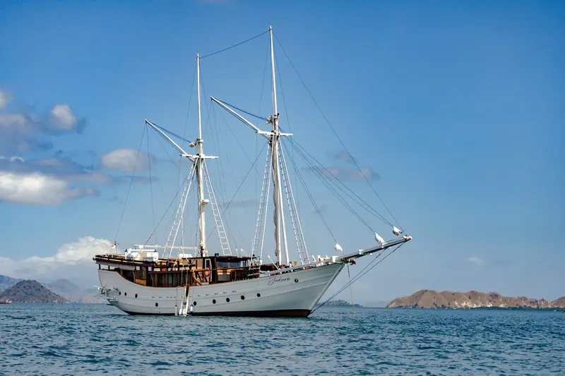 Jakare luxury yacht charter Indonesia