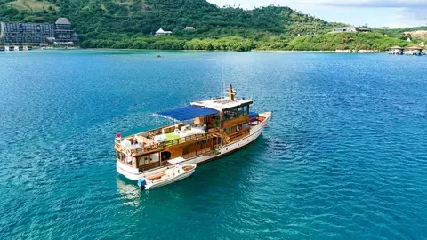 La Unua luxury yacht charter Indonesia