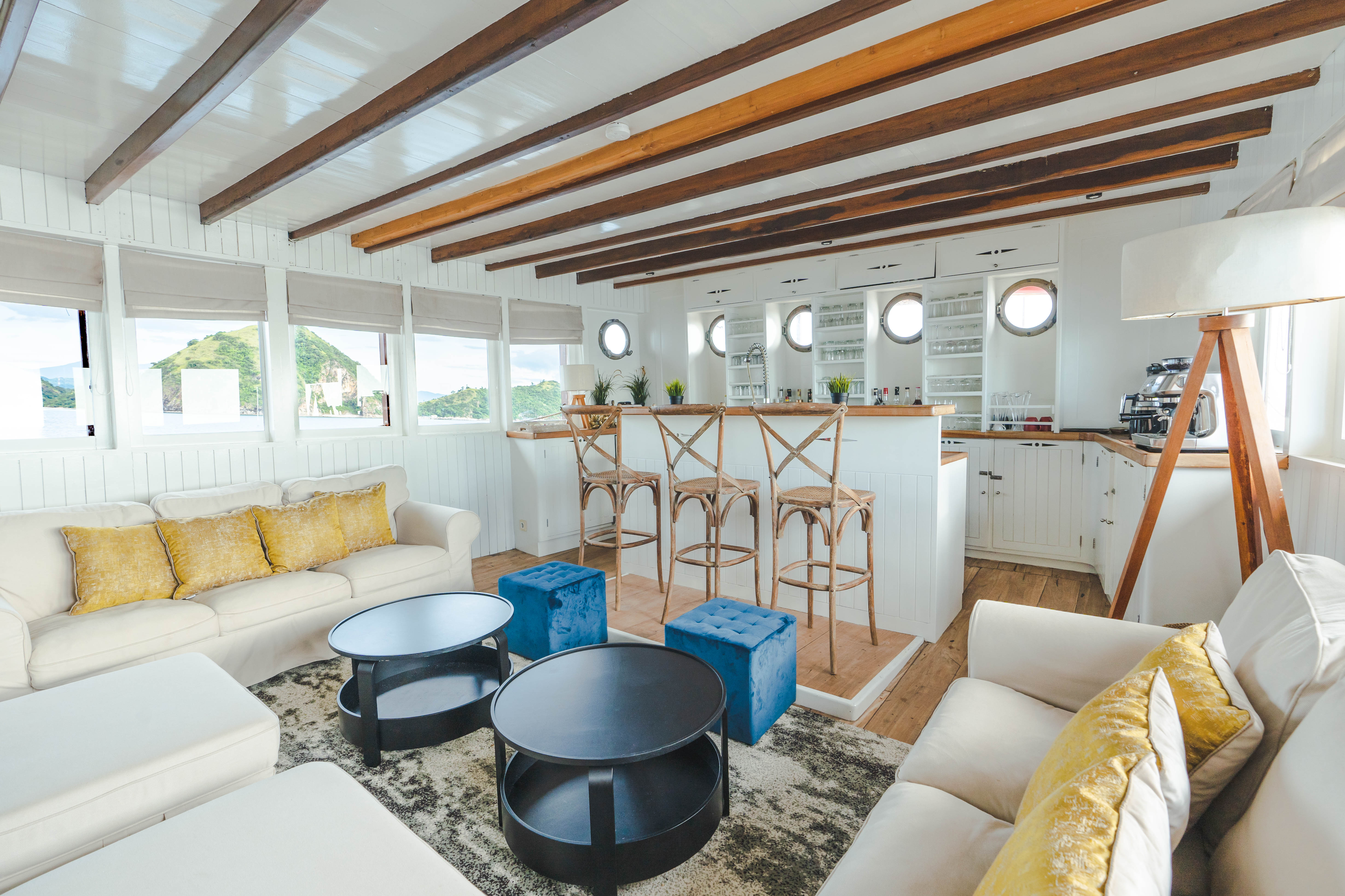 Mischief yacht photo 3