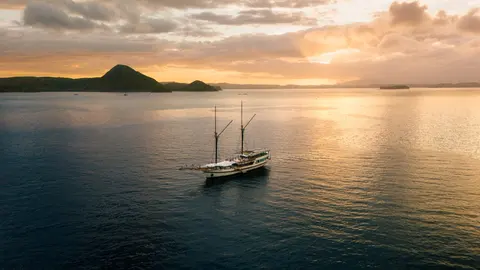 Otium private yacht charter in Indonesia