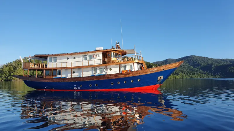 Rascal luxury yacht charter Indonesia