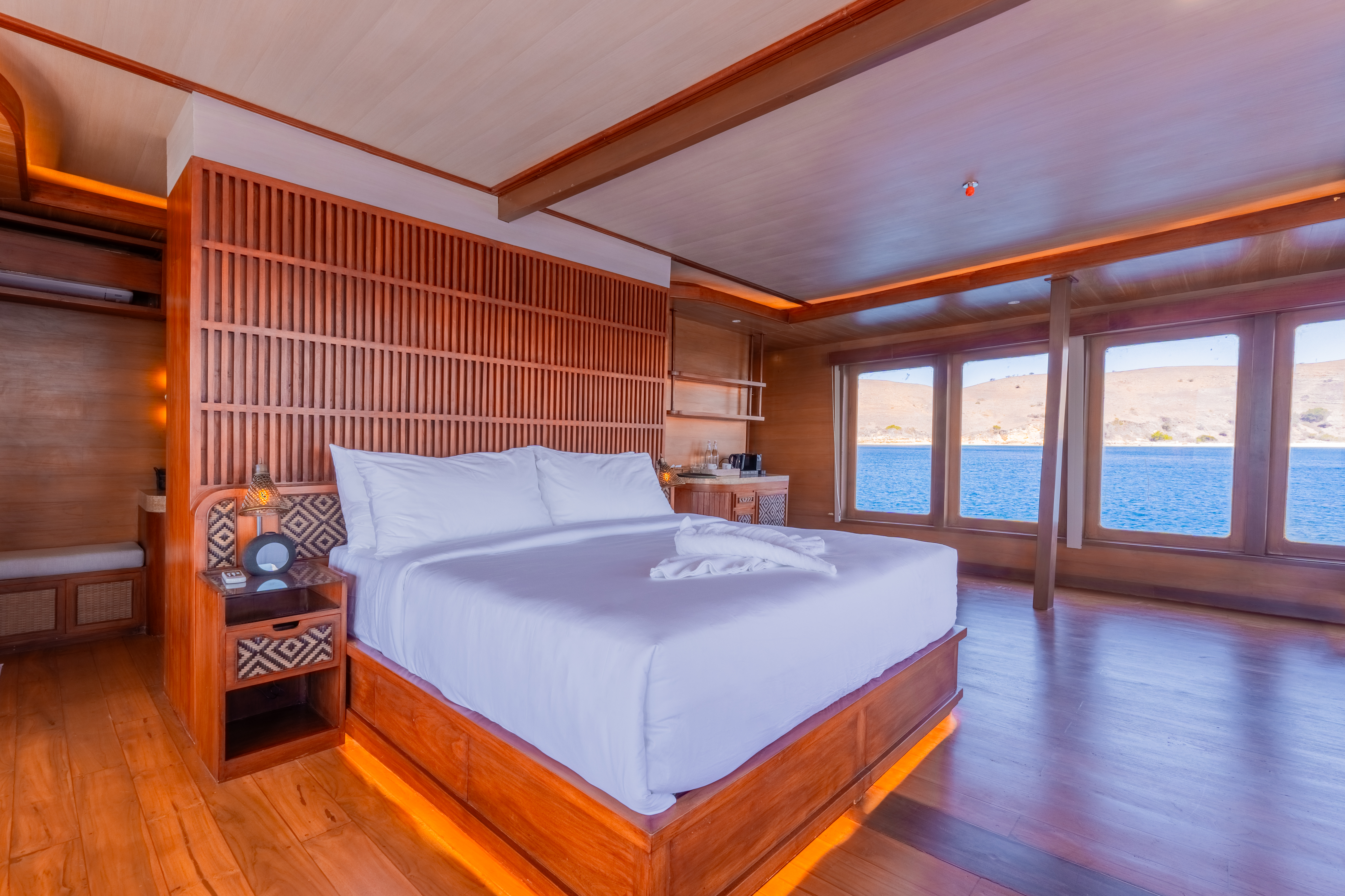 Sanctuary yacht photo 2