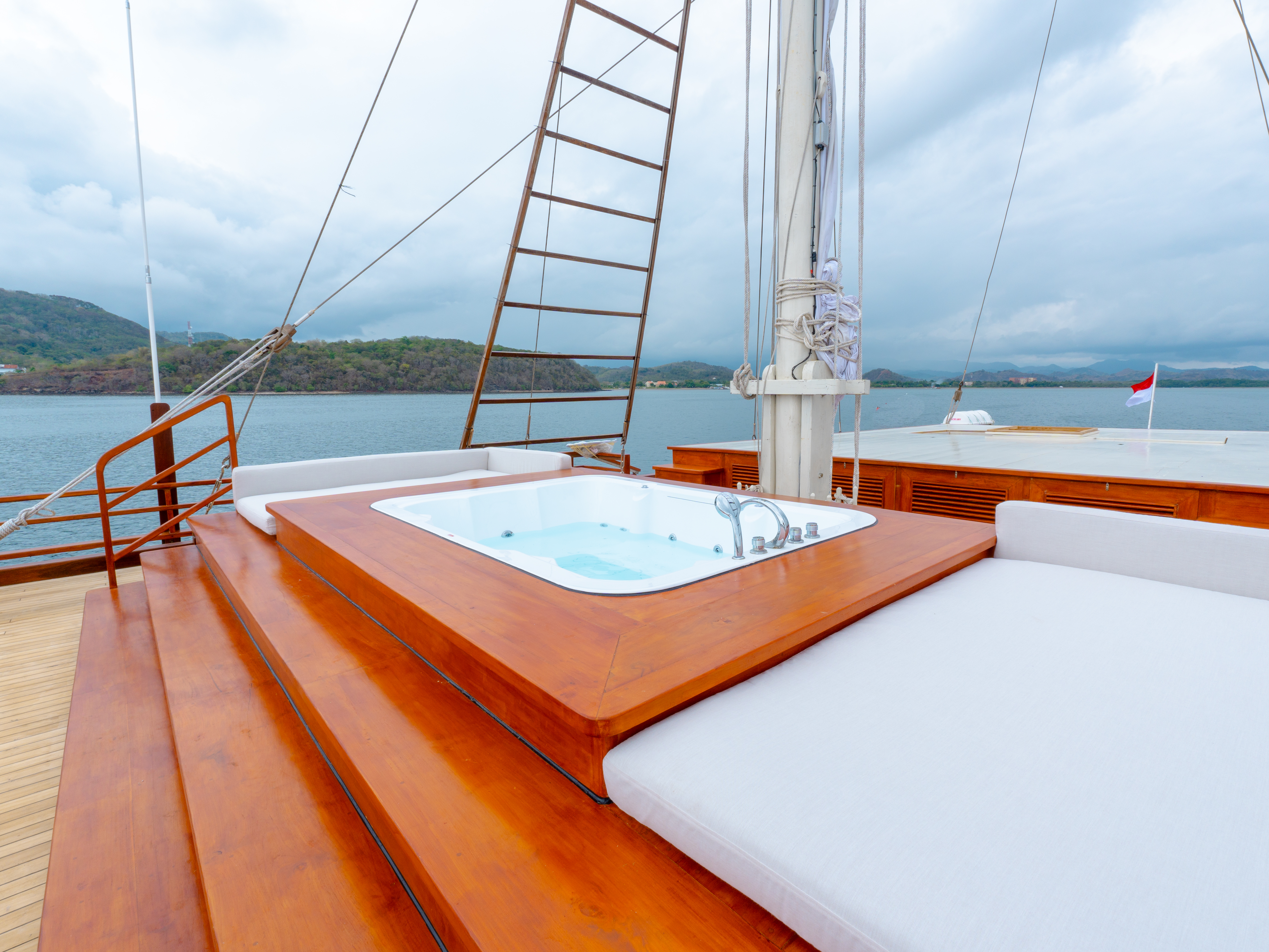 Sanctuary yacht photo 7
